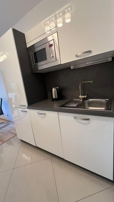 Garden Tower - Parking Apartment Prague